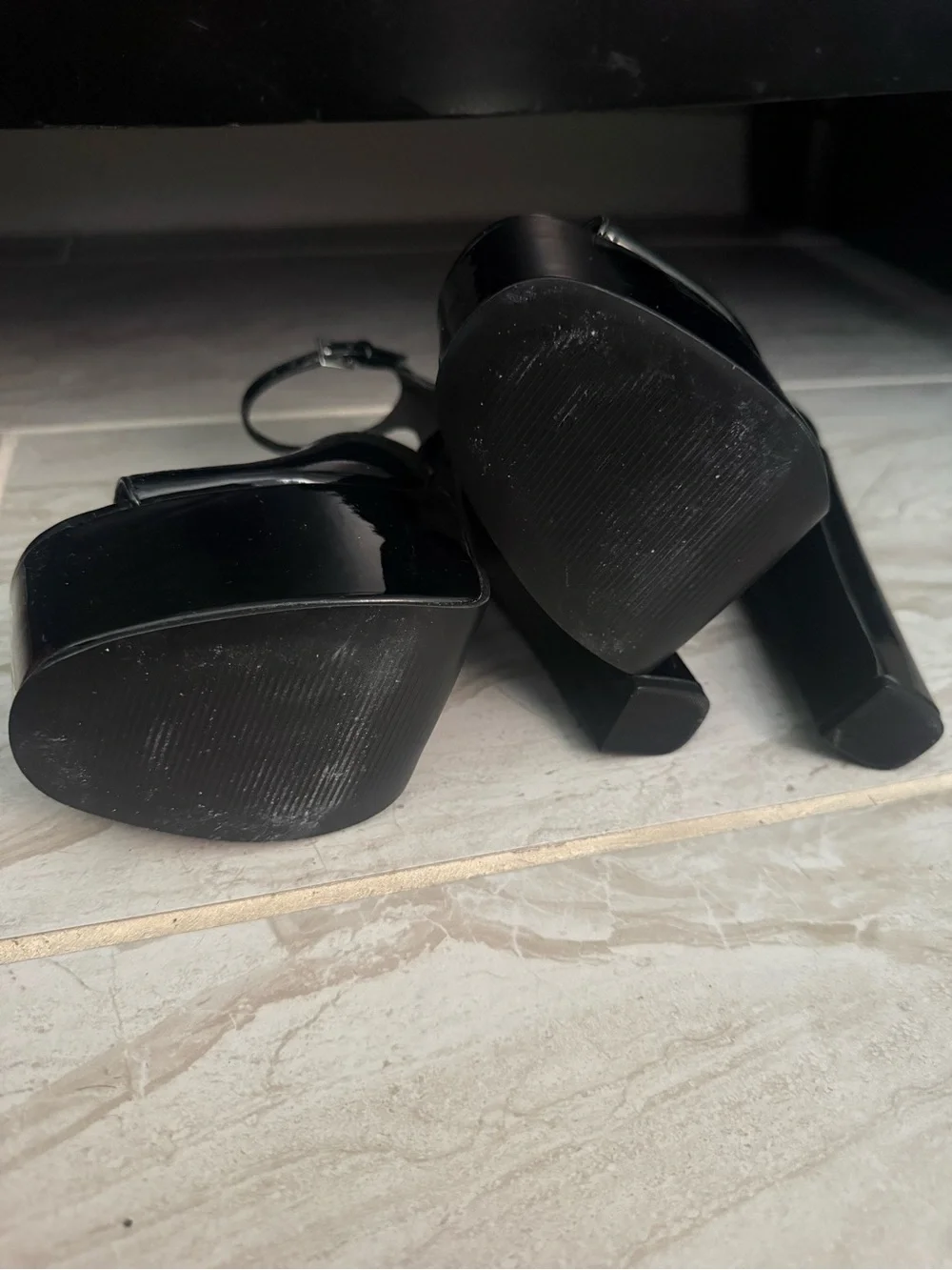 New Steve Madden Black Patent Platform heel